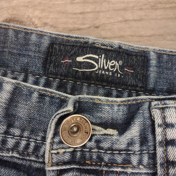 EUC Silver distressed Zac jeans - Picture 7 of 11